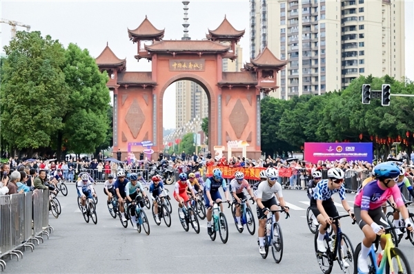 武阳里2026中国公路自行车公开赛（眉山彭山站）热力启幕！ 