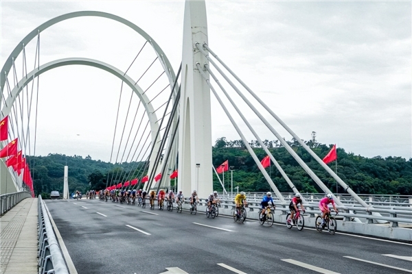 武阳里2026中国公路自行车公开赛（眉山彭山站）热力启幕！ 