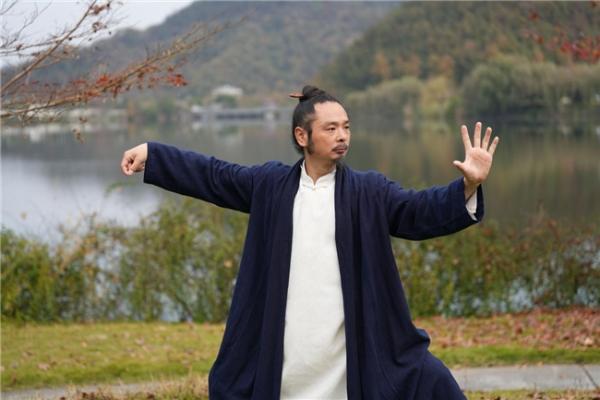 太极藏雅韵·重阳启安康，简橙App助力点亮银发活力生活 