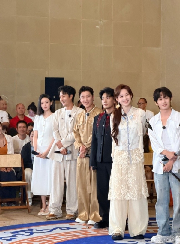 大漠扬歌，国音启新！歌手云飞唱响草原，《国音正青春》10月7日璀璨开播 