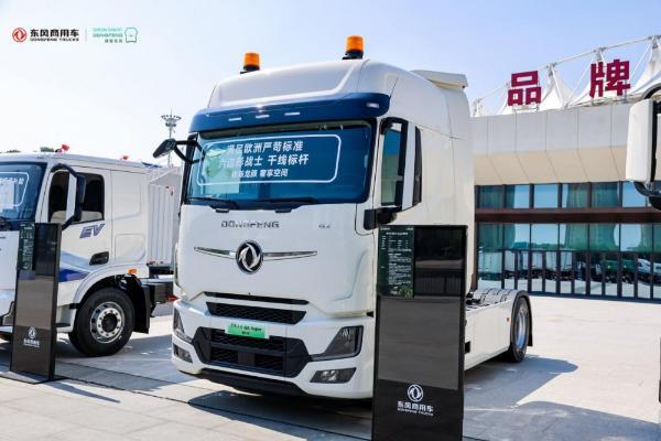 六边形战士再进化！东风天龙GX Super牵引车，绿智平台同源赋能干线燃油重卡 