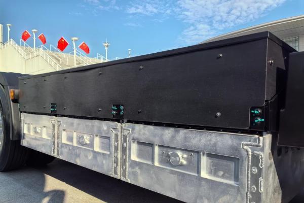 全新绿智平台加持 解读东风天龙KH L2+智驾纯电牵引车 