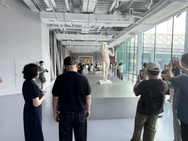 马克龙亲批来华、两度延展——罗丹六件国宝真迹迎来“最后的告别” 