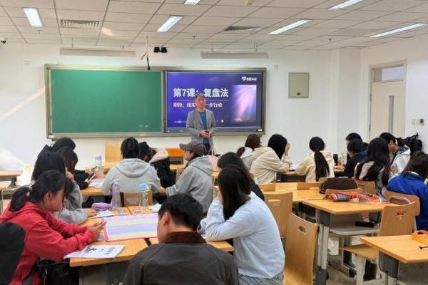 《爱情拼图》走进民政职业大学本科课堂 婚因有道专家受聘实践指导教师 