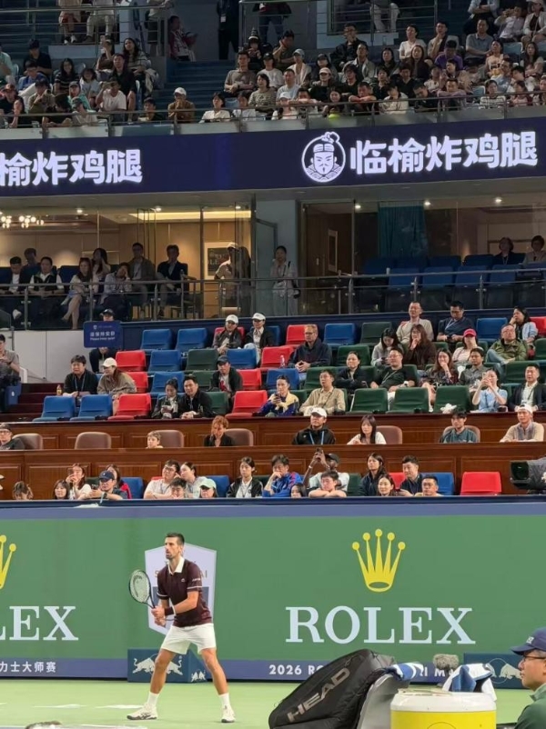 日均售出鸡腿近5000个，中式炸鸡品牌临榆炸鸡腿成上海劳力士大师赛“排队王” 