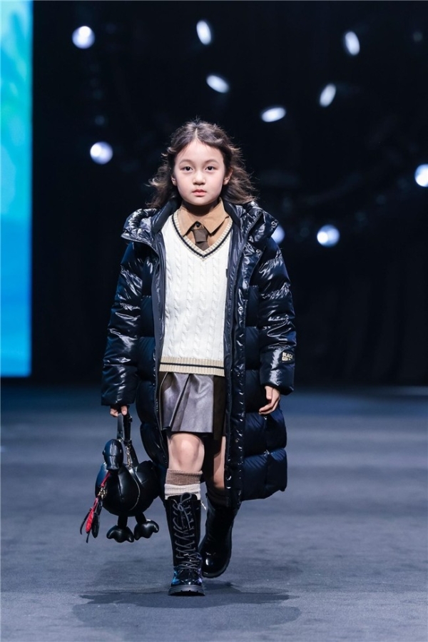 高梵KIDS登陆上海时装周，亲子达人齐聚藻藻压轴 