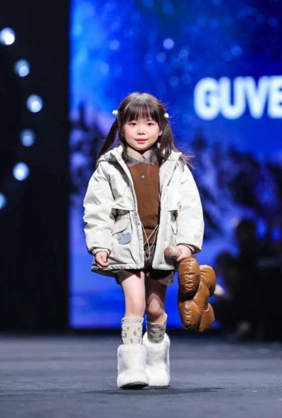 高梵KIDS登陆上海时装周，亲子达人齐聚藻藻压轴 