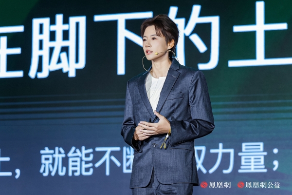 中国女足国家队前队长、安踏公益超A伙伴李冬娜