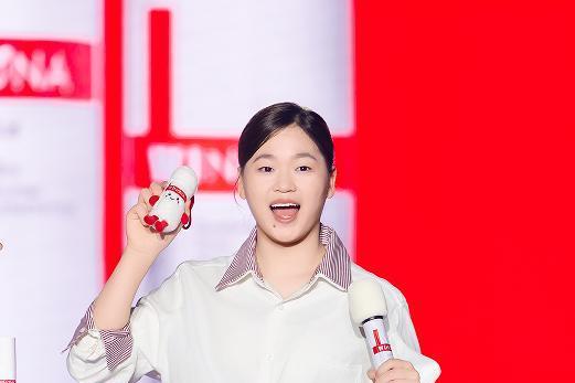 比敏感先行一步，薇诺娜携手全红婵重磅发布特护水乳新品 