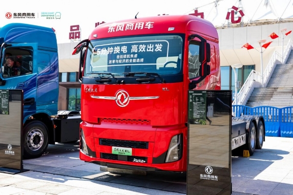 原生架构加持5分钟极速换电！东风天龙KL换电牵引车解锁中长途换电重卡新方案 