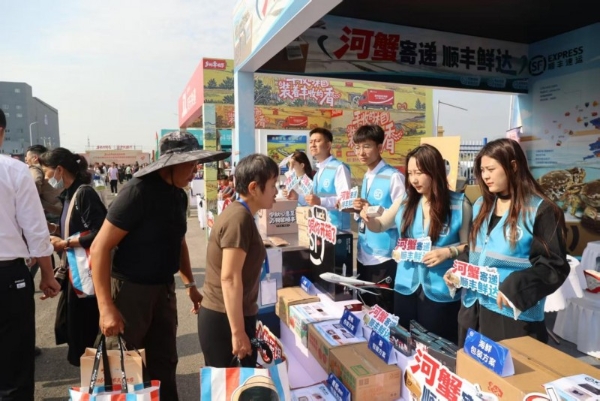 顺丰亮相多地丰收节 深入乡村落实助农服务 