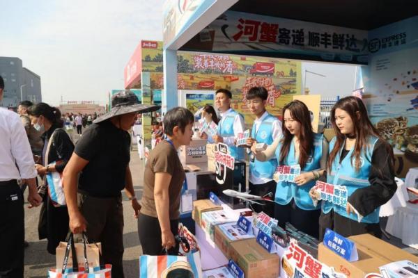 顺丰亮相多地丰收节 深入乡村落实助农服务 