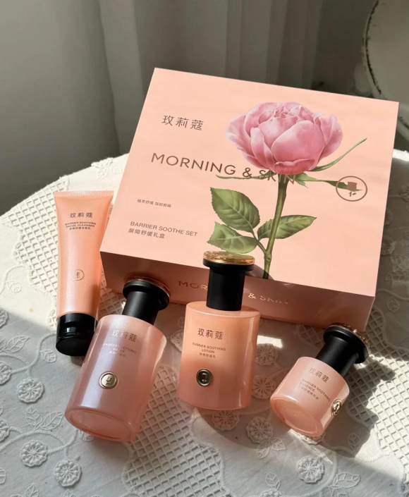 玫莉蔻屏障舒缓系列与发光精华油，科研赋能玫瑰，唤起花瓣蕴藏的护肤力量 