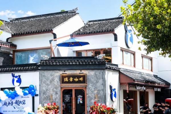 这个国庆，年轻人在咖啡店“慢充式”度假
