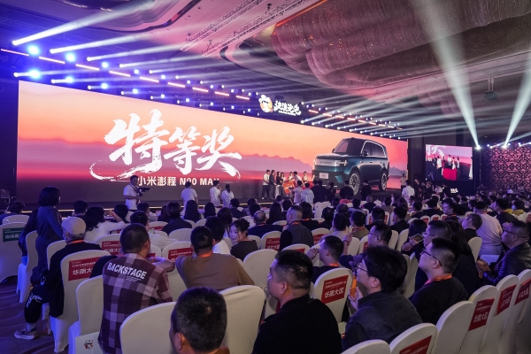 连续2年从不缺席，给客户送豪车豪礼