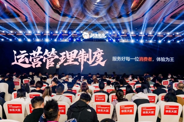 连续2年从不缺席，给客户送豪车豪礼
