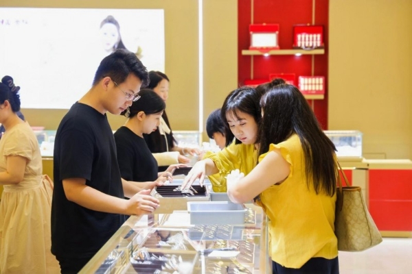 逆势破局！中国金楼双节多店扎堆开业，观察珠宝加盟赛道新动向 