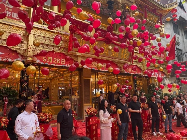 逆势破局！中国金楼双节多店扎堆开业，观察珠宝加盟赛道新动向 