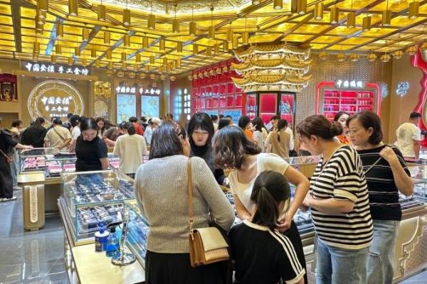 逆势破局！中国金楼双节多店扎堆开业，观察珠宝加盟赛道新动向 