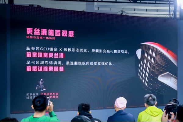 爆速突破，疾速新章｜李宁飞电7 ELITE领衔跑步新品全面升级