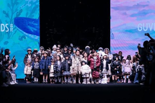 高梵KIDS亮相上海时装周童装开幕秀：四大系列冬装发布，藻藻联名款压轴