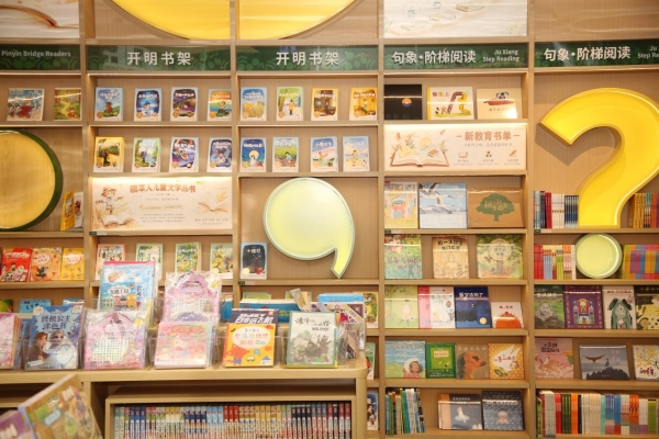 莫言做客句象书店，谈经典重读与儿童阅读