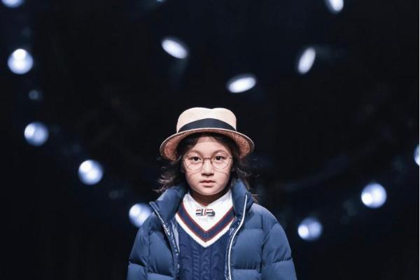 高梵KIDS亮相上海时装周童装开幕秀：四大系列冬装发布，藻藻联名款压轴