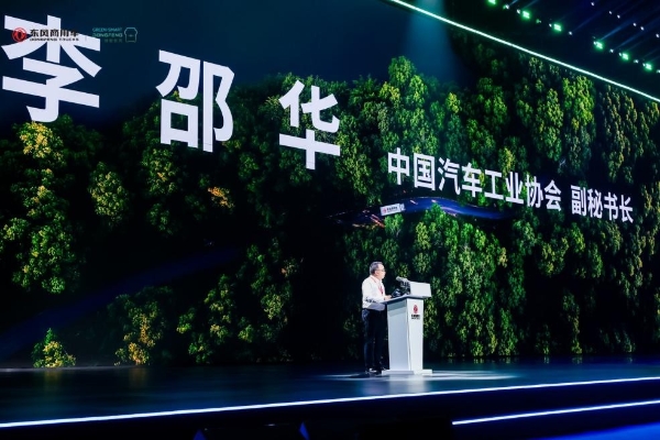 渗透率破50%后，东风商用车用“绿智”平台重构重卡底层逻辑