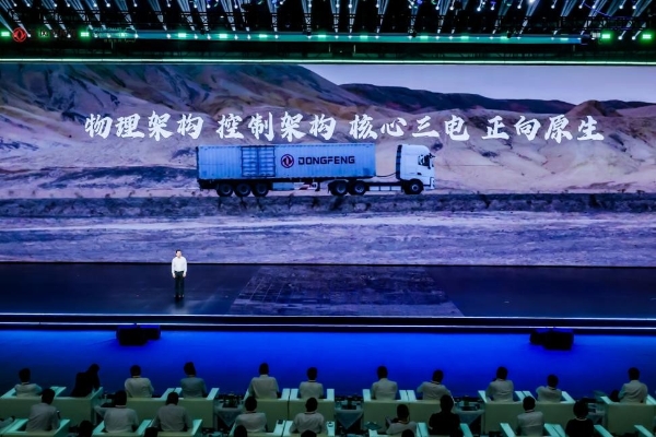 渗透率破50%后，东风商用车用“绿智”平台重构重卡底层逻辑