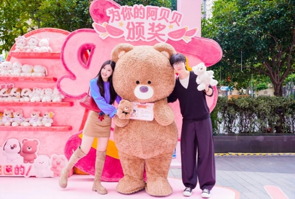 田曦薇成名创优品品牌代言人，共创“甜品厨房”开启毛绒节