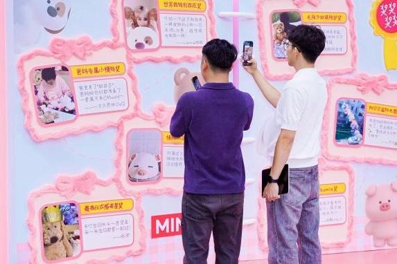 田曦薇成名创优品品牌代言人，共创“甜品厨房”开启毛绒节