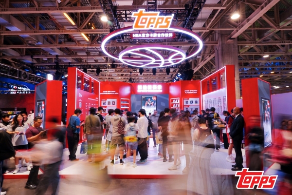 Topps亮相NBA中国赛与ASCC亚洲超级收藏家大会，贝克汉姆、弗拉格首次梦幻联动以收藏连接体育热爱