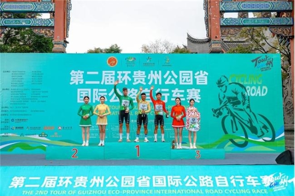 瀑声开道，环贵州S5安顺金刺梨赛段：黄果树瀑布脚下鸣枪开赛！