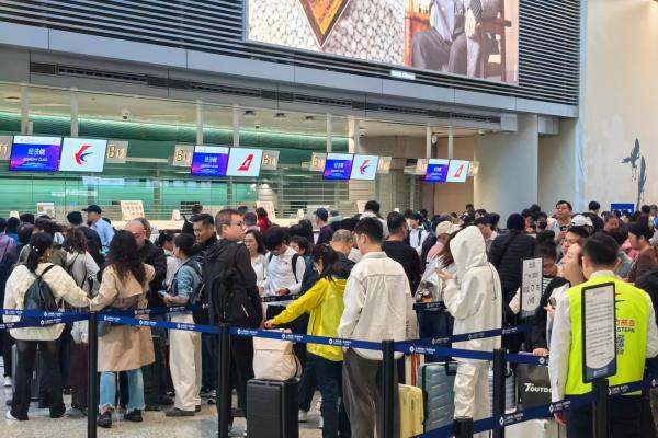 2026年冬春航季：东航加密多条国际航线，上新冰雪与避寒主题航线