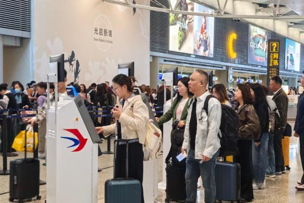 2026年冬春航季：东航加密多条国际航线，上新冰雪与避寒主题航线