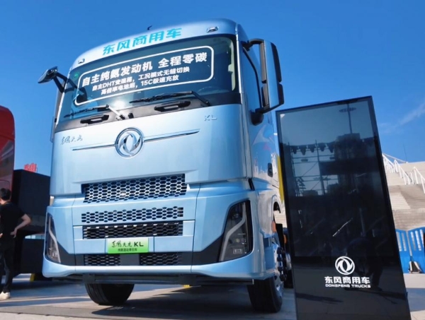 东风天龙KL纯氨混动牵引车：纯氨动力探索区域运输低碳新路径 