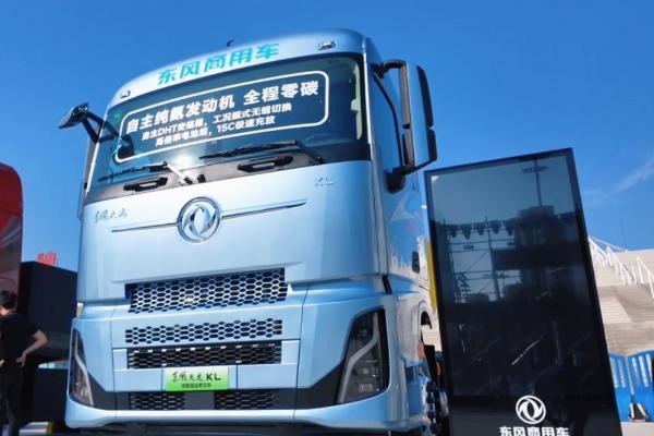 东风天龙KL纯氨混动牵引车：纯氨动力探索区域运输低碳新路径 