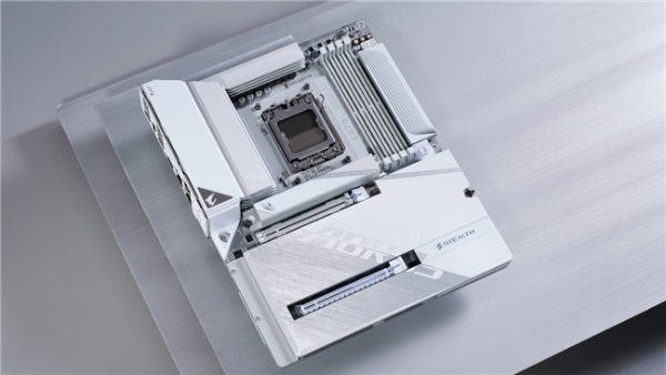 黑白双配色打造整洁装机体验 技嘉B850M AORUS STEALTH系列丰富背插装机选择 