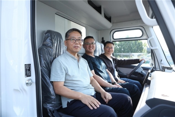 豫车智造 Z驾未来｜北汽福田欧航欧马可&运满满冷运达成深度战略合作：以数实融合重塑新能源冷链物流新范本