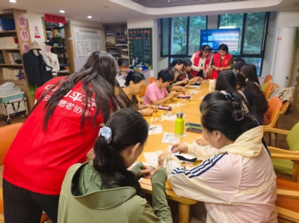 把温暖送到身边 平安租赁多地开展关爱群体志愿服务