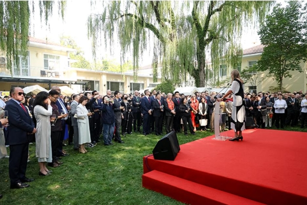 百年 Roca 乐家亮相西班牙驻华使馆国庆招待会，共叙中西设计文化联结
