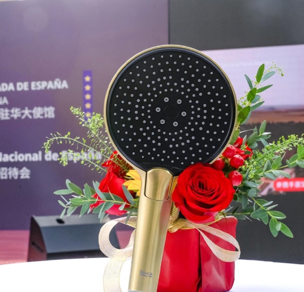 百年 Roca 乐家亮相西班牙驻华使馆国庆招待会，共叙中西设计文化联结