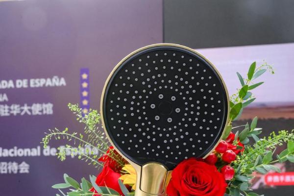 百年 Roca 乐家亮相西班牙驻华使馆国庆招待会，共叙中西设计文化联结