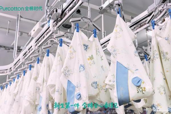 央视新闻探访全棉时代，用“三层安心”见证全棉婴童衣物的品质标准