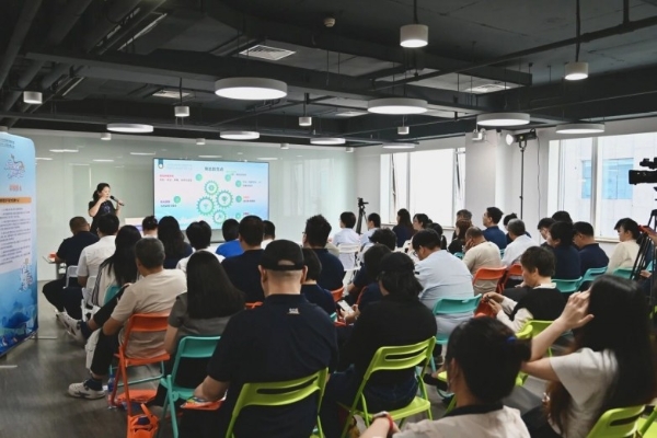 赋能企业“走出去” ——北京市外办领保云课堂落地八里庄孵化器