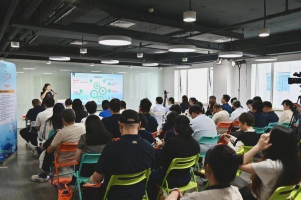 赋能企业“走出去” ——北京市外办领保云课堂落地八里庄孵化器