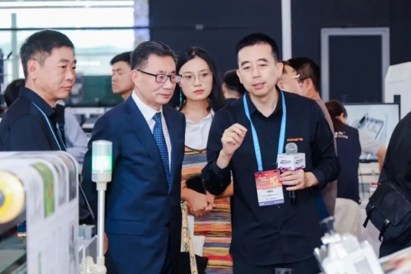 2026全印展：方正桀鹰P8800CHD高清彩色喷墨轮转印刷机全球首发