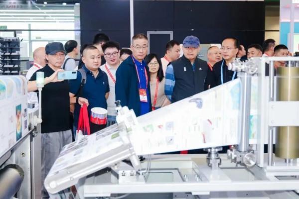 2026全印展：方正桀鹰P8800CHD高清彩色喷墨轮转印刷机全球首发
