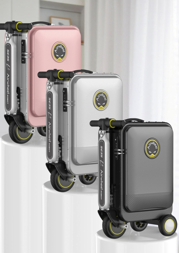 爱尔威 Airwheel 携 SE3SXD 等多款智能登机行李箱亮相第140届广交会，以创新科技拓展智慧出行新体验
