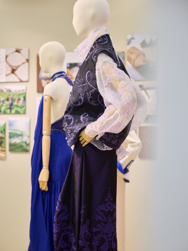 EP YAYING雅莹携27春夏新品首发亮相上海时装周MODE国际买手展